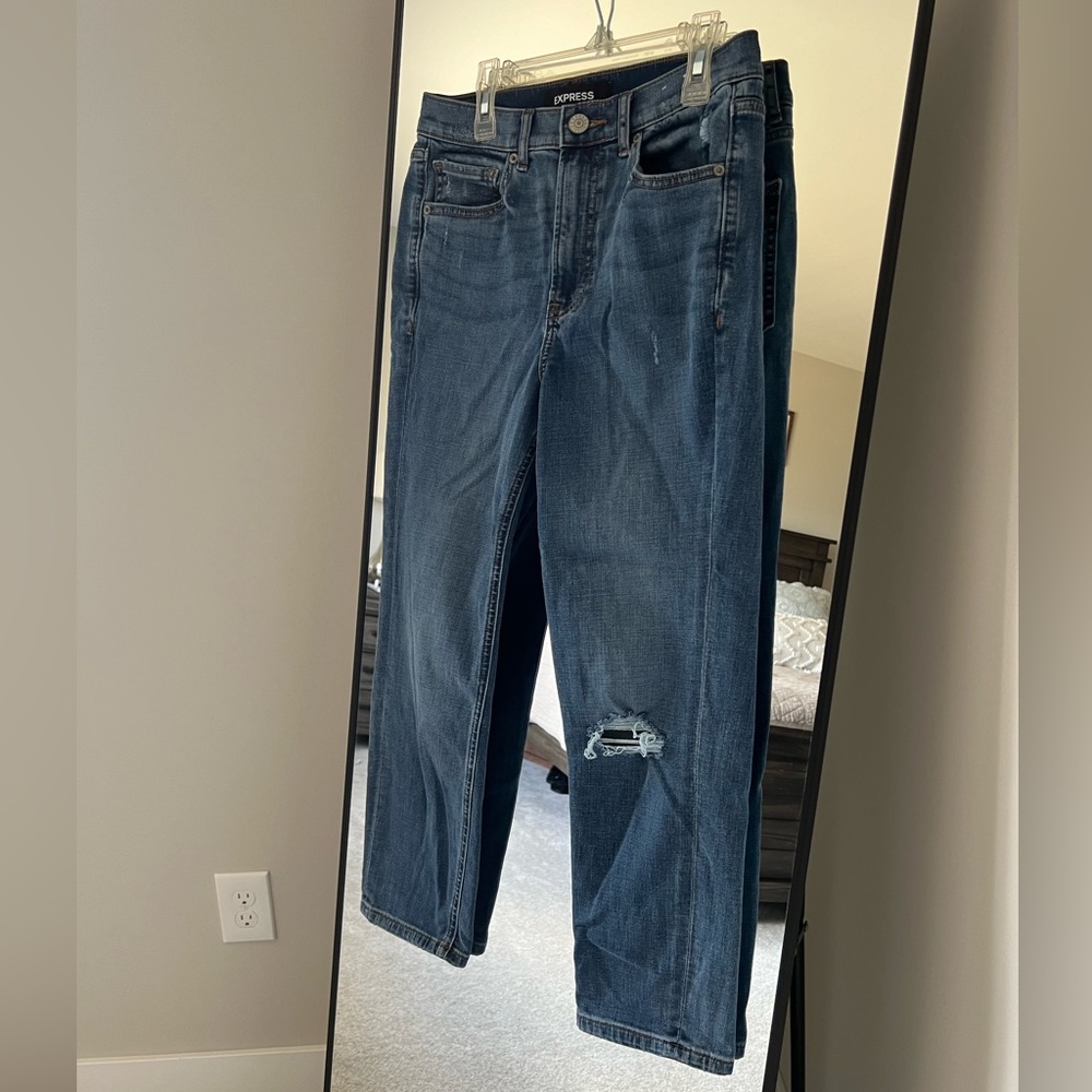 Express: Size 4, Distressed Super High Rise Mom Jean